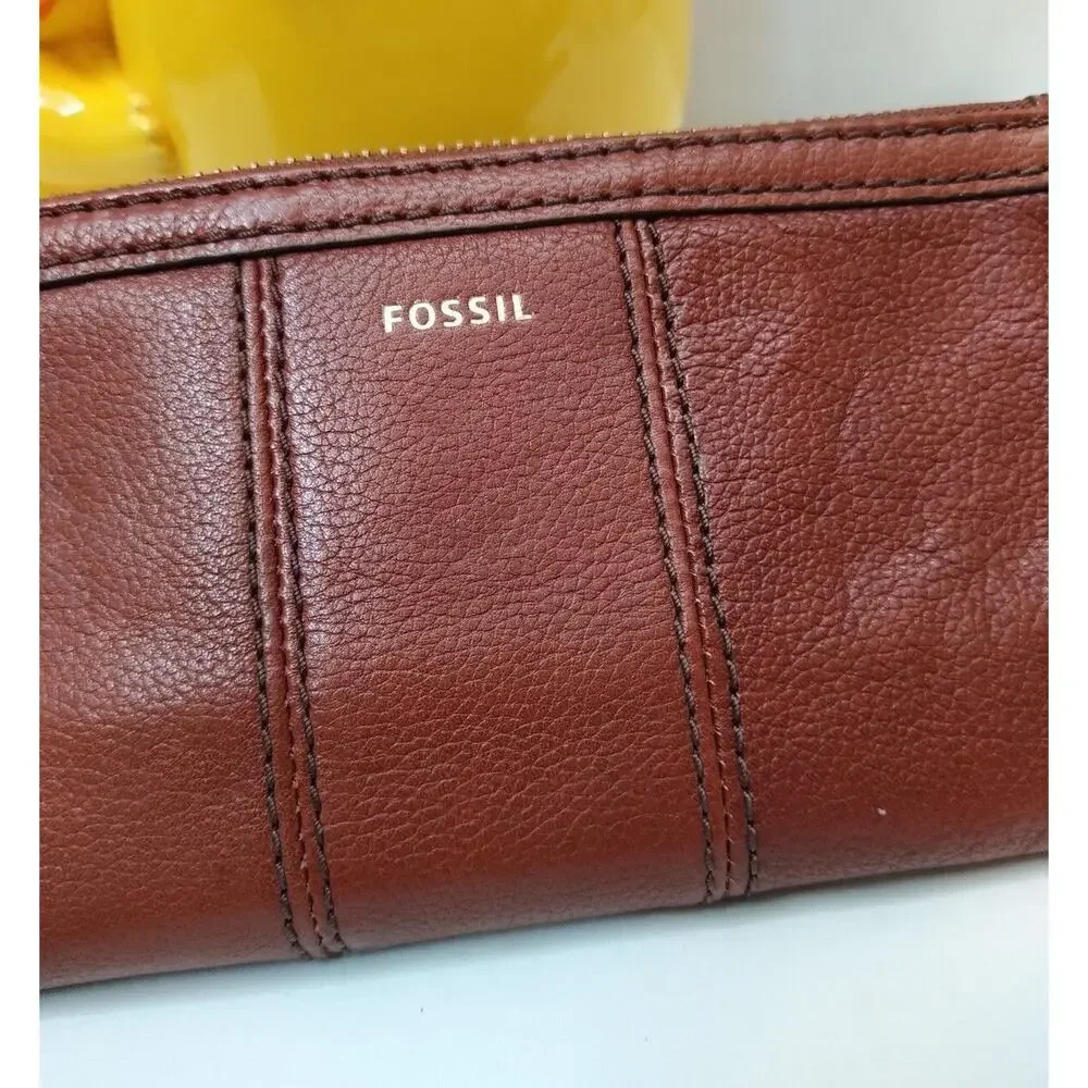 Fossil Ella Brown Leather Credit Card ID Window Zipper Bifold Wallet